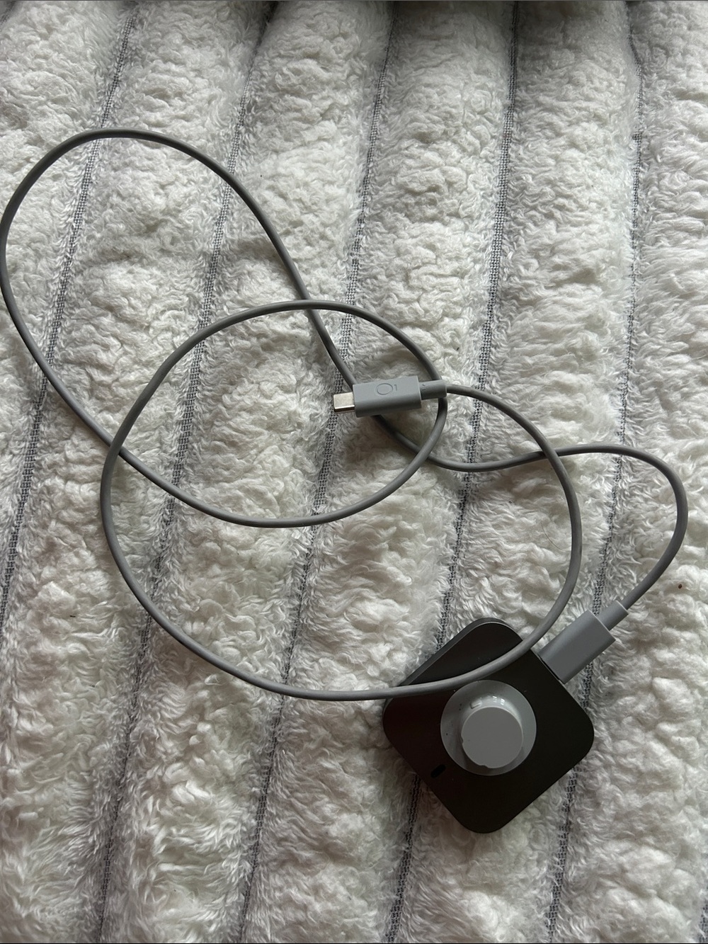 Oura ring size 8 CHARGER ONLY. Only dock and cord.